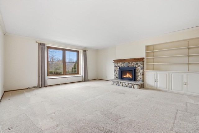 7453 Devonshire DRIVE, Cedarburg, WI 53012