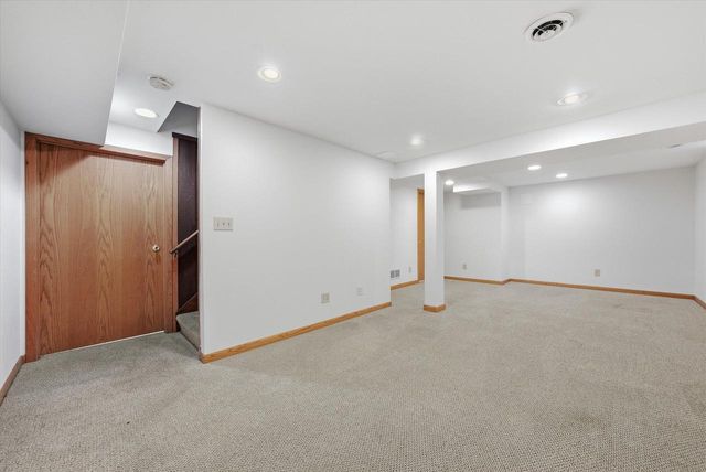 7453 Devonshire DRIVE, Cedarburg, WI 53012