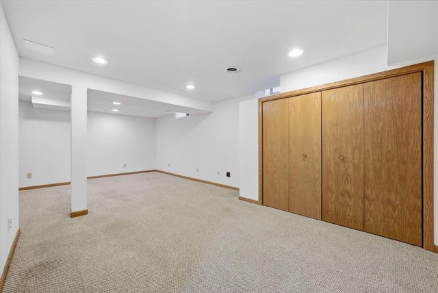 7453 Devonshire DRIVE, Cedarburg, WI 53012