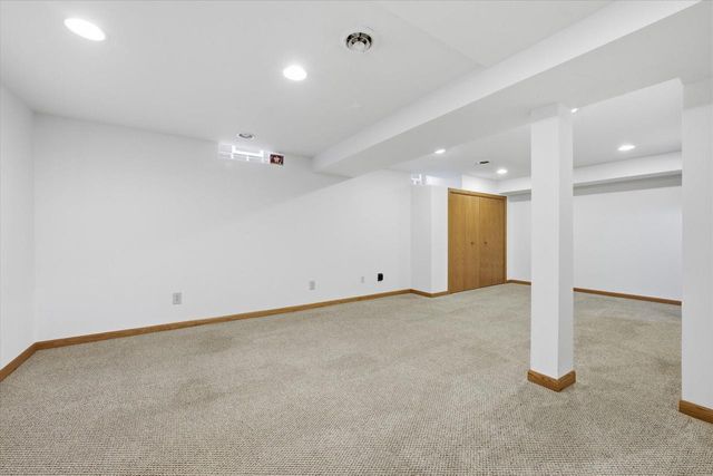 7453 Devonshire DRIVE, Cedarburg, WI 53012