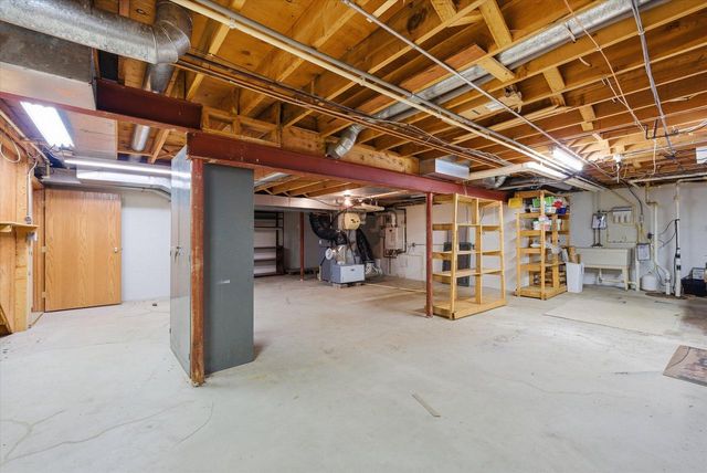 7453 Devonshire DRIVE, Cedarburg, WI 53012