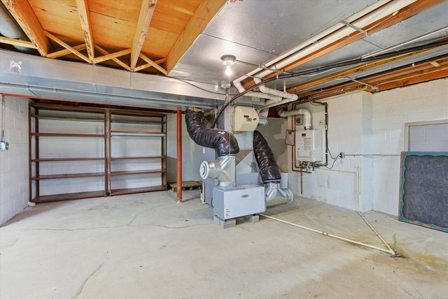 7453 Devonshire DRIVE, Cedarburg, WI 53012