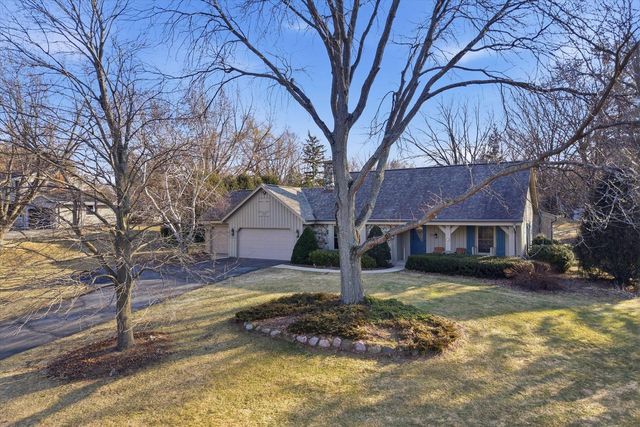 7453 Devonshire DRIVE, Cedarburg, WI 53012