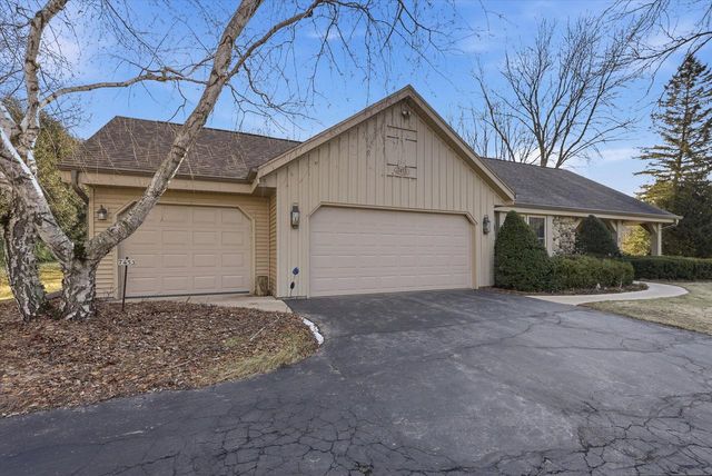 7453 Devonshire DRIVE, Cedarburg, WI 53012