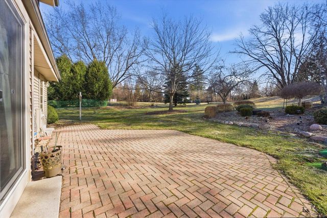 7453 Devonshire DRIVE, Cedarburg, WI 53012