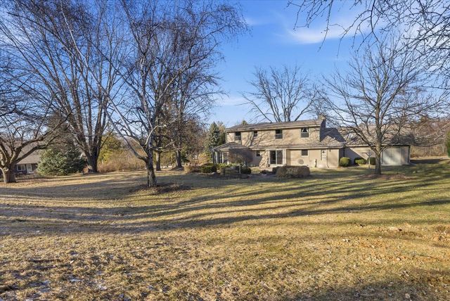 7453 Devonshire DRIVE, Cedarburg, WI 53012