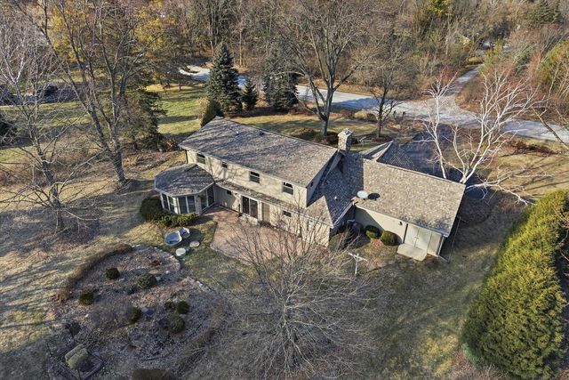 7453 Devonshire DRIVE, Cedarburg, WI 53012