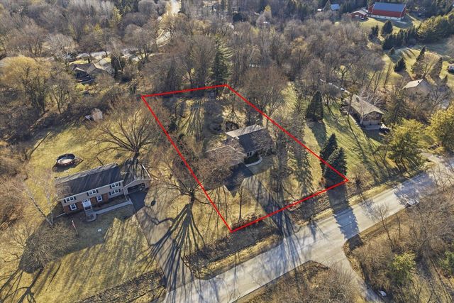 7453 Devonshire DRIVE, Cedarburg, WI 53012
