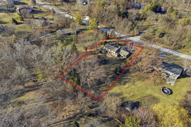 7453 Devonshire DRIVE, Cedarburg, WI 53012