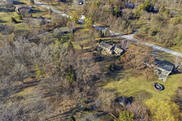 7453 Devonshire DRIVE, Cedarburg, WI 53012