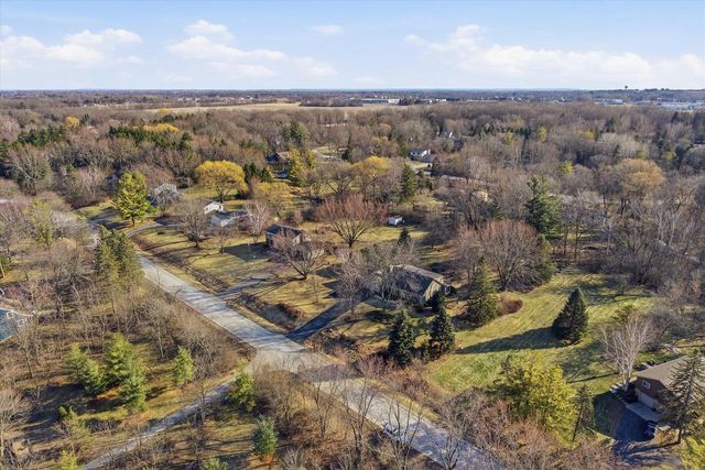 7453 Devonshire DRIVE, Cedarburg, WI 53012