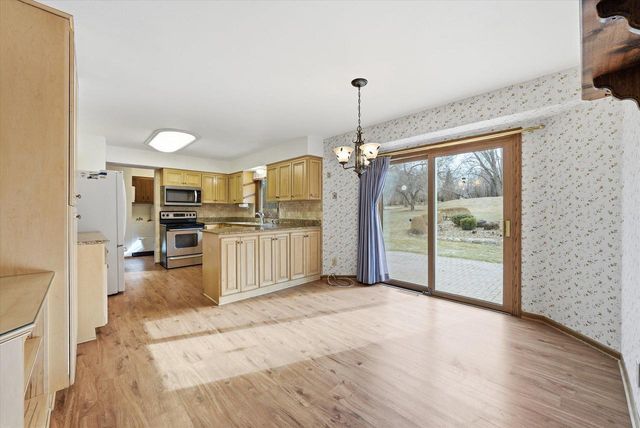 7453 Devonshire DRIVE, Cedarburg, WI 53012