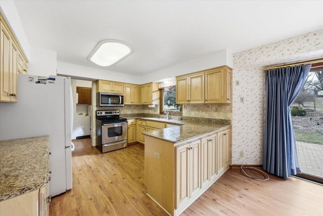 7453 Devonshire DRIVE, Cedarburg, WI 53012