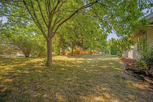 5602 CHESTNUT Lane, Mcfarland, WI 53558