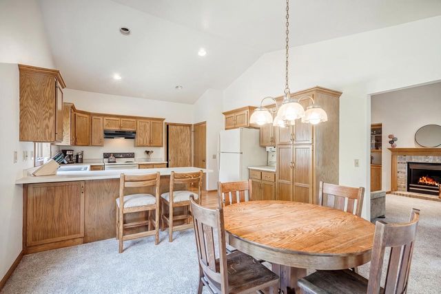 5602 CHESTNUT Lane, Mcfarland, WI 53558