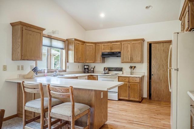 5602 CHESTNUT Lane, Mcfarland, WI 53558
