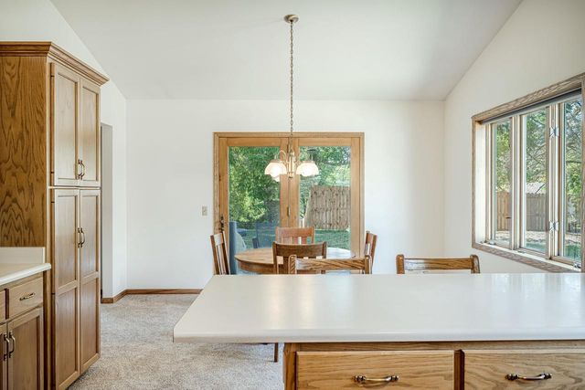 5602 CHESTNUT Lane, Mcfarland, WI 53558