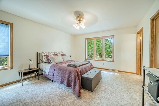 5602 CHESTNUT Lane, Mcfarland, WI 53558