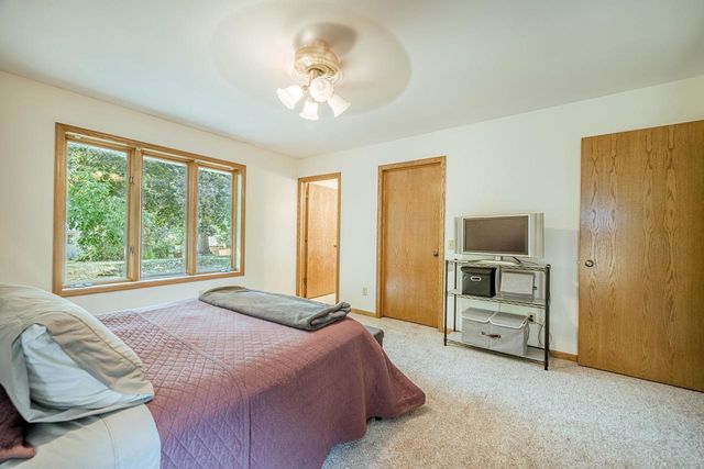 5602 CHESTNUT Lane, Mcfarland, WI 53558