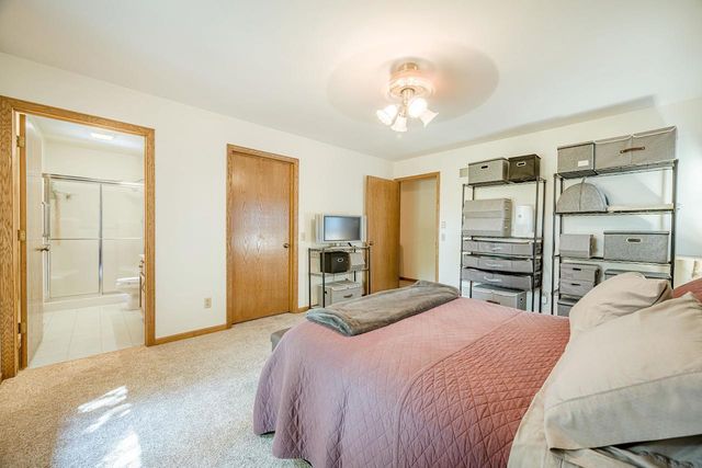 5602 CHESTNUT Lane, Mcfarland, WI 53558