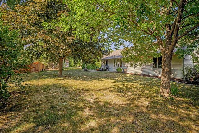 5602 CHESTNUT Lane, Mcfarland, WI 53558