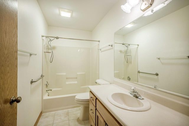 5602 CHESTNUT Lane, Mcfarland, WI 53558