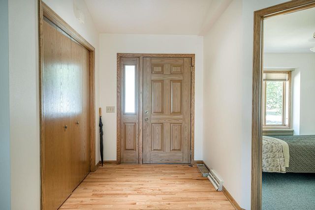 5602 CHESTNUT Lane, Mcfarland, WI 53558