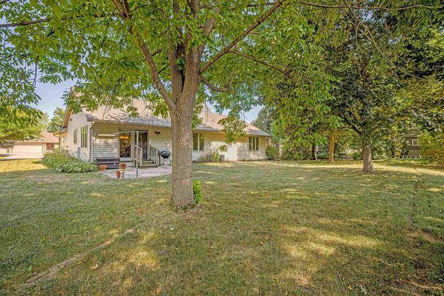 5602 CHESTNUT Lane, Mcfarland, WI 53558