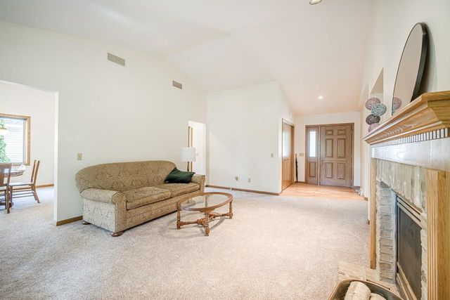 5602 CHESTNUT Lane, Mcfarland, WI 53558