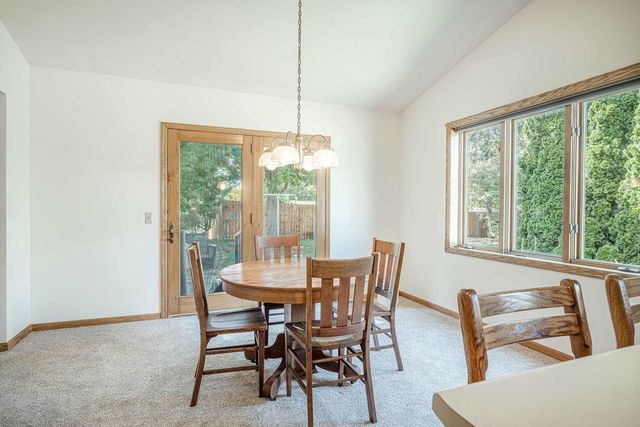5602 CHESTNUT Lane, Mcfarland, WI 53558