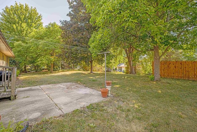 5602 CHESTNUT Lane, Mcfarland, WI 53558