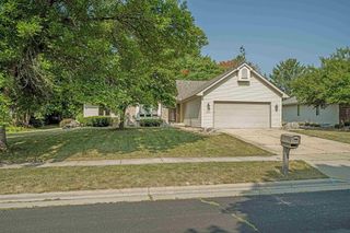 5602 CHESTNUT Lane, Mcfarland, WI 53558