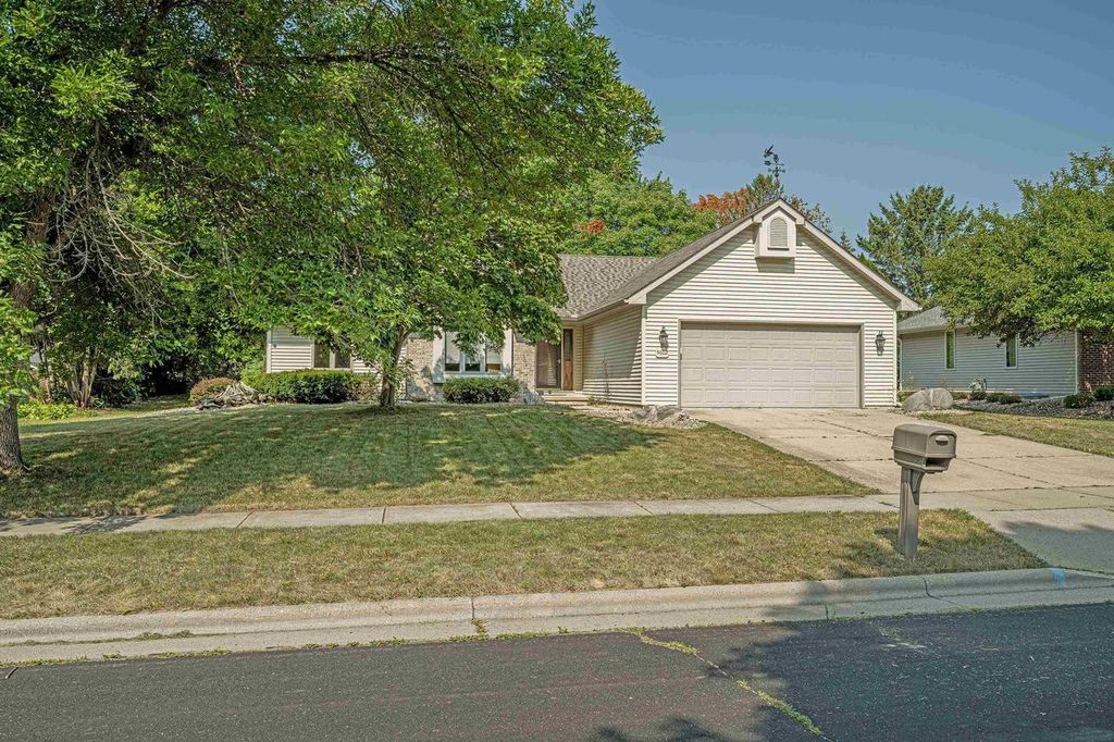 5602 CHESTNUT Lane, Mcfarland, WI 53558