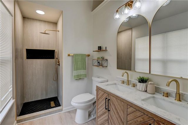 900 SW Daney Drive, Lee's Summit, MO 64081