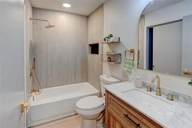 900 SW Daney Drive, Lee's Summit, MO 64081