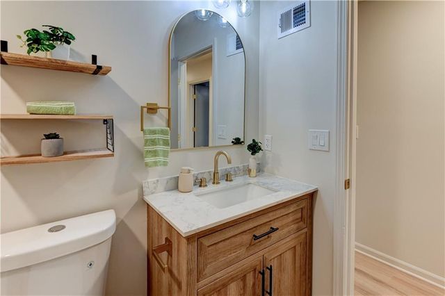 900 SW Daney Drive, Lee's Summit, MO 64081