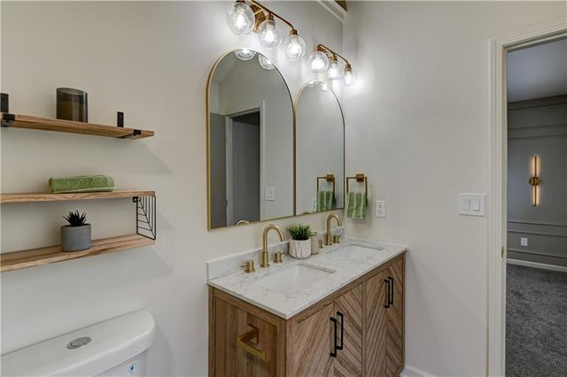 900 SW Daney Drive, Lee's Summit, MO 64081