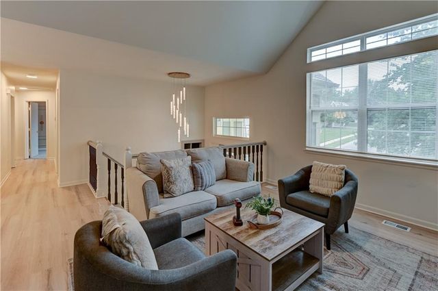 900 SW Daney Drive, Lee's Summit, MO 64081