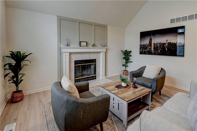 900 SW Daney Drive, Lee's Summit, MO 64081