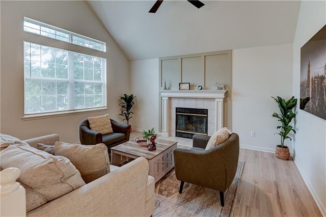 900 SW Daney Drive, Lee's Summit, MO 64081