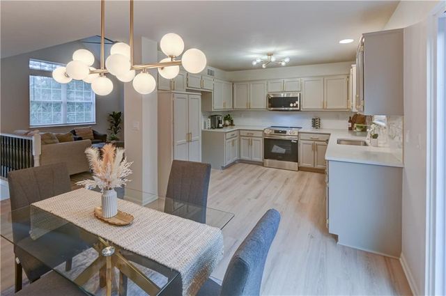 900 SW Daney Drive, Lee's Summit, MO 64081