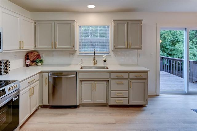 900 SW Daney Drive, Lee's Summit, MO 64081