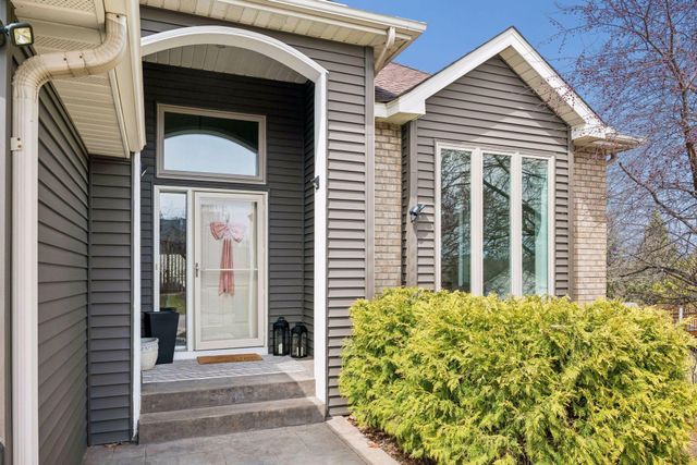 2378 Manuela Drive, Chaska, MN 55318