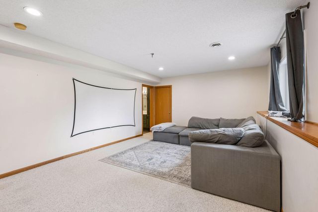 2378 Manuela Drive, Chaska, MN 55318