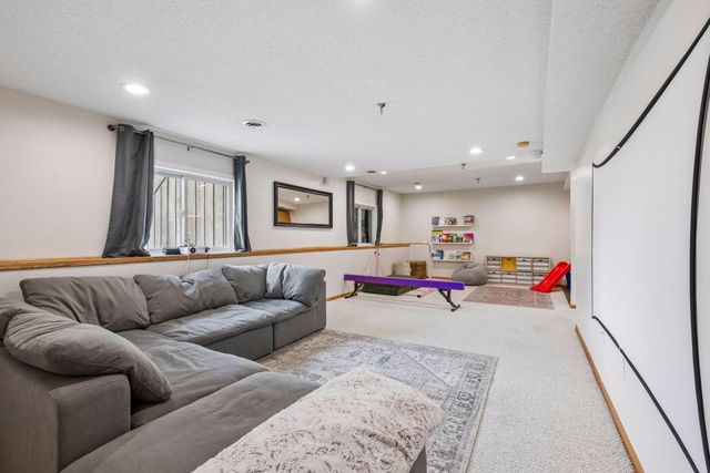 2378 Manuela Drive, Chaska, MN 55318