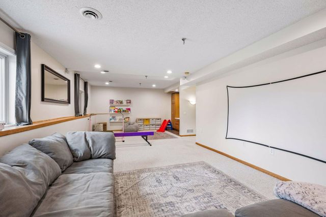 2378 Manuela Drive, Chaska, MN 55318