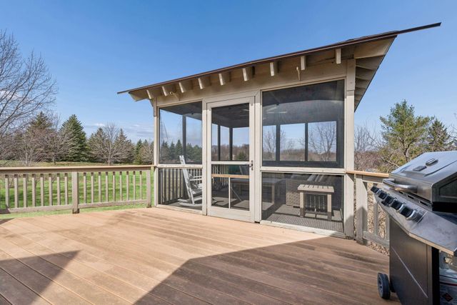 2378 Manuela Drive, Chaska, MN 55318