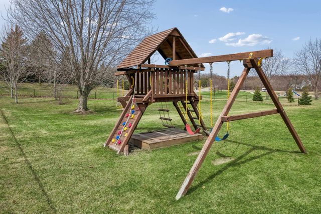 2378 Manuela Drive, Chaska, MN 55318