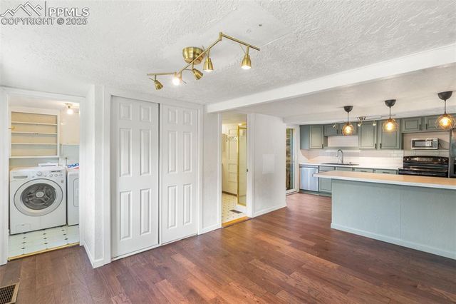 135 South Path, Manitou Springs, CO 80829