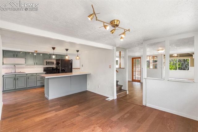 135 South Path, Manitou Springs, CO 80829